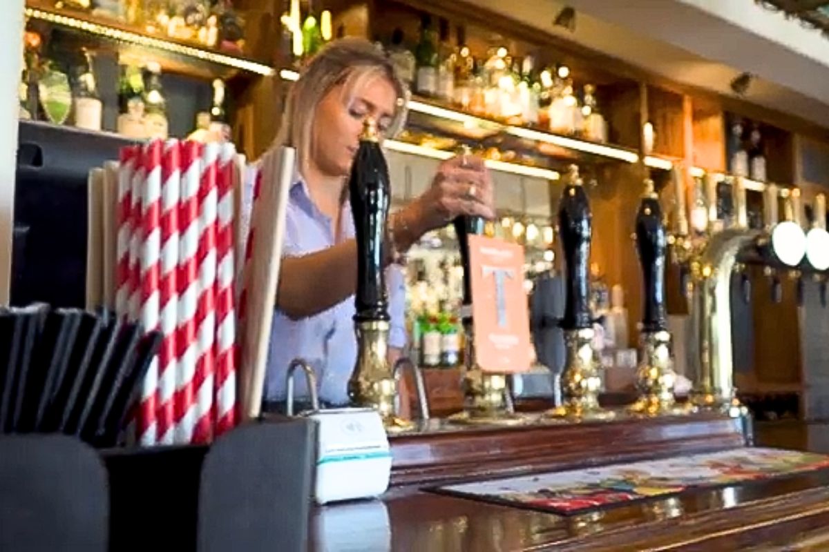 the bar at grosvenor pub